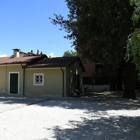 Peace-loving House 